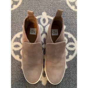DV by Dolce Vita Roselyn Suede Sneakers 8.5